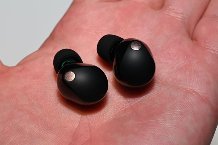 ʐ^Ƃ킩ɂACz{̂̑ʂɂ͌򊴂A^b`암̓}bgȎƂȂĂ