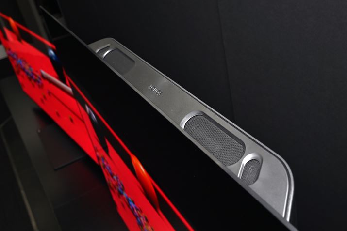 uFQ1CṽXs[J[VXéAnCgXs[J[uARSS+iAROUND SPEAKER SYSTEM PLUSjVXevBȂAv11Xs[J[Ƃ_QD-OLEDpl̗ṕuFS1CvƓAuFQ1Cvɂ́up[{CXXs[J[v͍̗pĂ炸Ao͂70WƂȂĂ