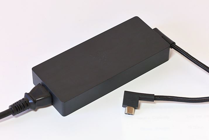 GaNiKEĵ̗pRpNgACA_v^[BTCY75ij×180isj×24.5ijmmAdʂ̓P[u݂ŎgBP[u̓t@ubNŕĂ藍݂ɂA܂Ƃ߂₷^Cvł