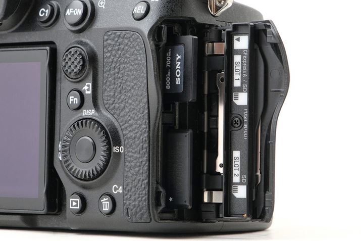 X^_[hfȂCFexpress Type A[J[hɑΉBSD[J[hƕpł邷̂ł