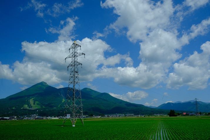 cn[uւ́Acw疳̃VgoXiv\jŁB͂̎ԑ̕iBcڂƔ֒RYɍL܂</small></p>
<ArticleImage imageNo="19" alt="cn[uւ́Acw疳̃VgoXiv\jŁB͂̎ԑ̕iBcڂƔ֒RYɍL܂X-T5AXF18-55mmF2.8-4 R LM OISA21mmi35mmZ32mmjAF4A1/950bAISO400AzCgoXFAtBV~[VFVelviaBeʐ^i7728×5152A20.1MBj