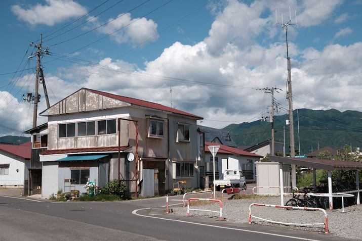 ŌɂԂƒc̊X݂XibvBBełuXF30mmF2.8 R LM WR Macrov͑劈BCyɎv܂܁Aڂ̑ȌiƑΛł܂X-T5AXF30mmF2.8 R LM WR MacroA30mmi35mmZ46mmjAF8A1/1600bAISO400AzCgoXFAUTOi͋CDjAtBV~[VFNVbNN[