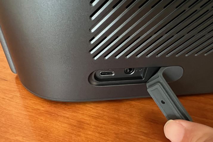 {̔wʂɂ͏[dpUSB Type-C|[gƗLڑpAUXzuĂBBluetoothڑpł邪AerƂ̑gݍ킹ł́Ax̏ȂLڑ`CXƂ낾