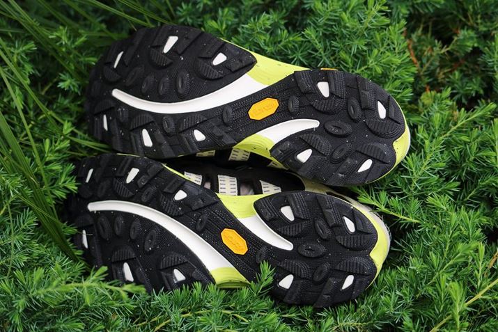 yʐ^zbVfނƃjbgfނɂč\ꂽq[B炩AE̍ۂɃXgX܂B܂A~bh\[ɕԔ_͗ĺA20TCNfނ̗pEVABɔzAEghAo܂ yʐ^zruА̃o[AEg\[BŐVZpɂaAׂȒîR^OObvĂ܂B\ʐς50₵Ă邽߁A萫߂Ă邤AgNV\ő25サĂ܂