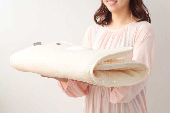 dʂ͖1.7kgȂ̂ŁAقǕSɂ͊܂BȂAn[tTCY͖2.5kgA~hTCY͖3.2kgAVOTCY͖5kgłBu傢}bgSOYOv͌yʂȂłȂA암}bgƈ̉Ă̂ŁA_^т₷|Cgȋ̃f́ARg[[ő삷dlj