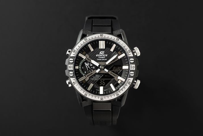 Gȍ\̃AifW̓ubN̂̃J[OŁAɃzCg̎jCfbNXzuBmg[ȂÃnCRgXgɂAFmۂĂ܂