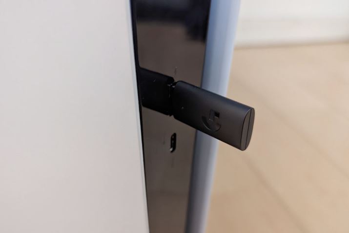 uLIGHTSPEEDṽA_v^[PS5USB|[gɍŐڑBʐ^̂悤ɖ{̐ʂUSB|[gɍނƂ܂Ȃ̂ŁAwʂ̂قƎv܂