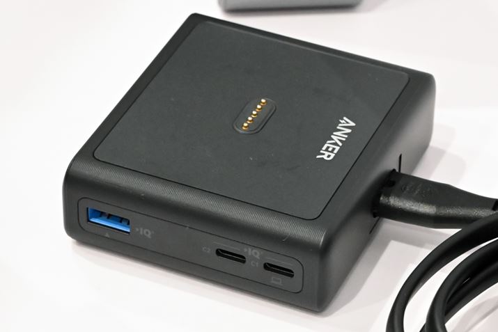 uAnker Charging Basei100Wj for Anker Prime Power Bankv̑ʂɂ́AUSB Type-C|[g×2USB Type-A|[g×1p