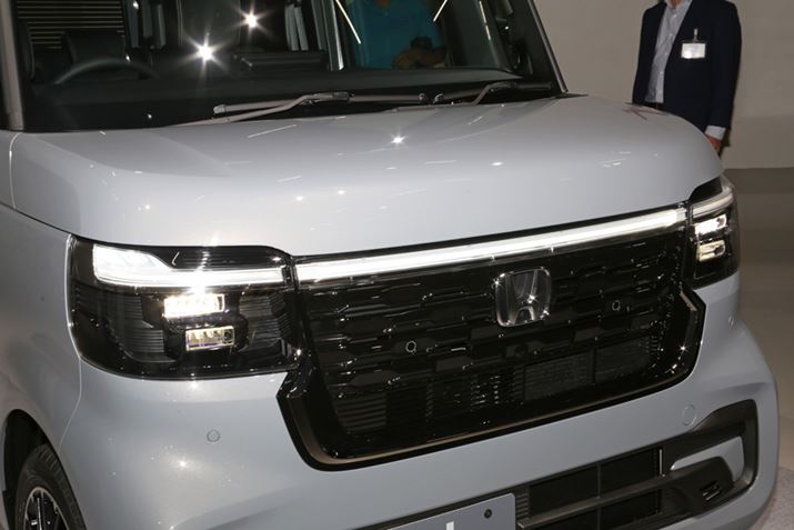 JX^f́Aꕶ̃CgɒځBԕ܂ŃCgȂ邱ƂŁACh㋉fł邱ƂoĂB܂AwbhCgɂ̓z_ƂȂu_CNgvWFNVLEDv𑕔BX[YŊ炩ɔuV[PV^[VOiv̗pĂ