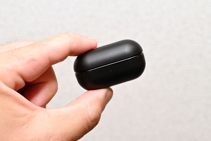 炪umameBuds TW-4000Pv̏[dP[XBwł܂ŎĂTCYł