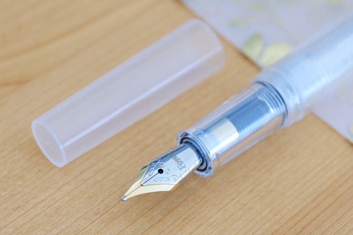 yɂ́A񎲂瓧Č镔܂ŃS[hĂ܂