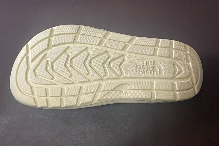 AEg\[́A~bh\[wƂ̈̐^ŁA\bho[͓\ĂȂB̂ŁA\tgȐڒn񋟂Ă