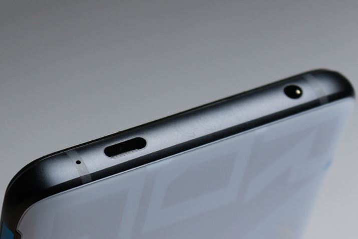 1USB Type-C|[g̓{fB̒ʂɔzu