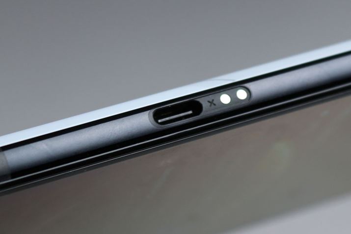 2nUSB Type-C|[g1̓{fB̍ʒɔzu