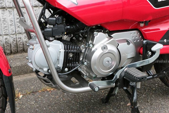 j[AꂽGẂAV_[߂܂őOXg^hƌĂ΂́BuOvu_bNX125vAuL[125vɓڂꂽGWƊ{݌v͓ŁAOϏ̑傫ȈႢ͂Ȃ