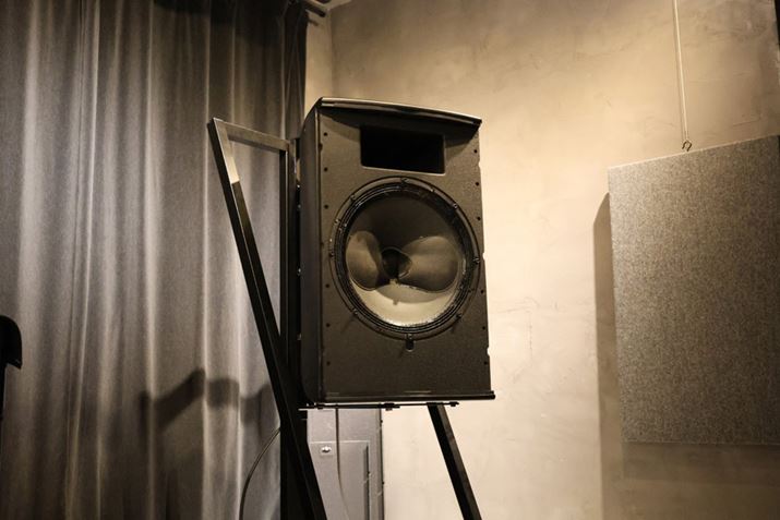 gݍ킹Xs[J[MARTIN AUDIÓuCDD15vBɎ{݂CxgȂǂŎg鐻î߁Ao͉x100dBƔɍB̈Ӗł͖炵₷Xs[J[ł͂