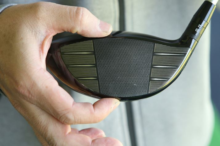 ݂̌̂tF[X㉺̃~XɂΉĂ̂ŁA芴̍eB[Vbg҂ł܂