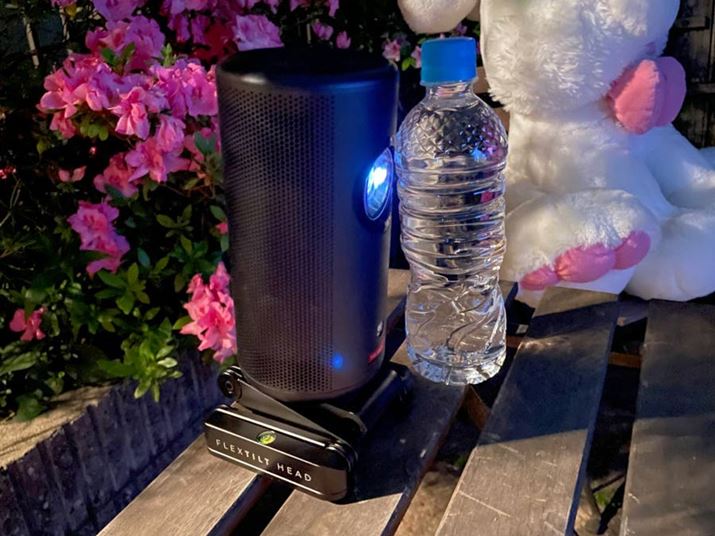 vWFN^[܂肽݃e[ȕɃZbgBuFlexTILT HeadvƂJp̑̂悤ȐiŐƂĂ܂