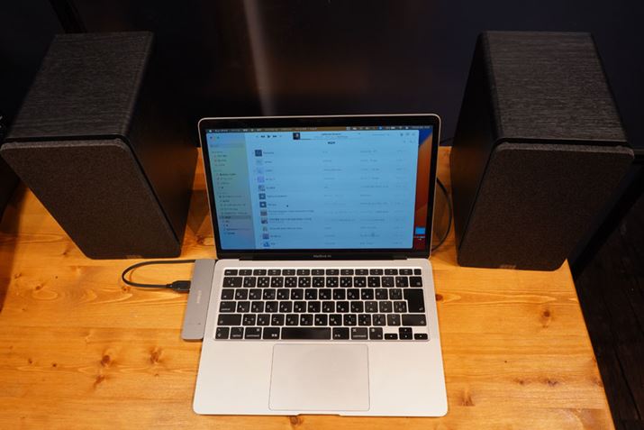 AbṽfoCX͎ŝUSBhbNȂǂUSB Type-AɕϊŐڑ邱Ƃœ삵Ăꂽ