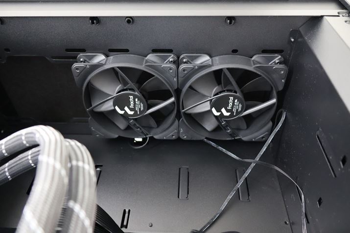 P[XOʂɂ3120mmt@\Aʂɂ2܂łłȂ߁AGAt[p^[̏𓙂邽߁A2̑Ƃ