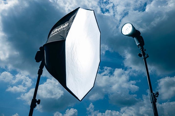 ́AtbVɃNbvI^Cv́uProfoto A10vgpB́uProfoto A10vɁuClic \tg{bNX2.7fi80cmjIN^vAÉuClic }Oiv𑕒ԁBgsɂꂽuAV[YvtbVp̃ACe