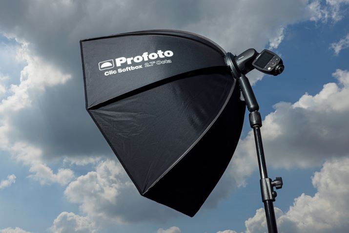 CgX^hɃZbgƂB}OlbgŁAuProfoto A10v̂܂܃_CNgɑł