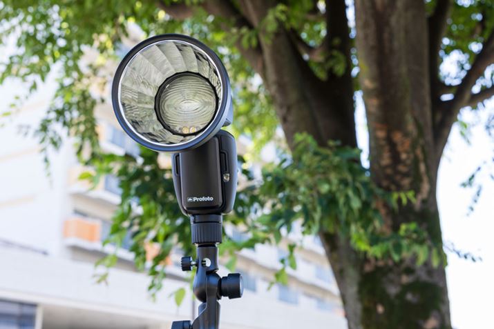 uClic }OivuProfoto A10vɃZbgƂB}OlbgŃ^b`ɃZbgł