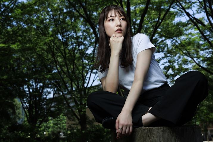 ̍ɑ΂AilF8ɍiĎBeBtbV͐ݒɍ킹KŔBR̊ĔwiÂAɍiƂŔʊE[x[ȂAV[ɂւ炸AقȂ`ʂɂȂBoG[VD݂ɍôVN̖ʔƂ낾EOS R3ARF50mm F1.2 L USMAF8A1/200bAISO100ARAWBeʐ^i6000×4000A8.8MBj