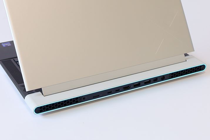 Q[~Om[gPC炵AwʕɂLEDڂĂ܂BD݂̐FɌ点Č𔭊܂傤