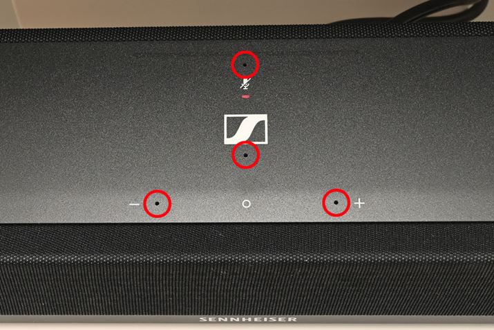 {̓Vʂɓꂽ4̃}CNpA̕ǂƋ̍ގʒuAJ[ȇfނȂǂ̈Ⴂɂ锽𐳊mɃj^O