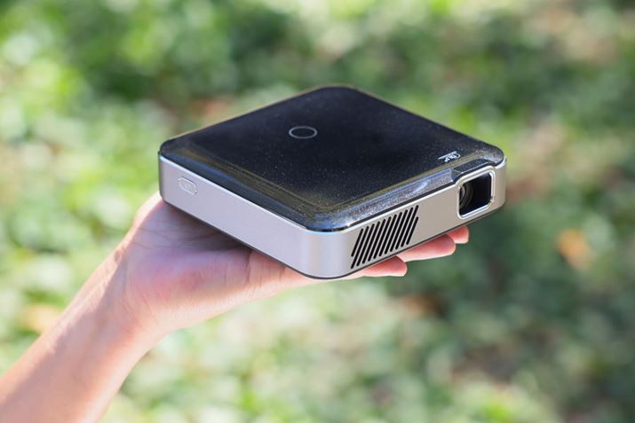 uJx[j PRO2v̖{̃TCÝA12.8ij×12.8isj×3.4ijcm̎̂ЂTCYBdʂ́A500mlybg{gƑ卷̂Ȃ542gBꂾRpNgŌyʂȂAAEghAɂyɎo܂