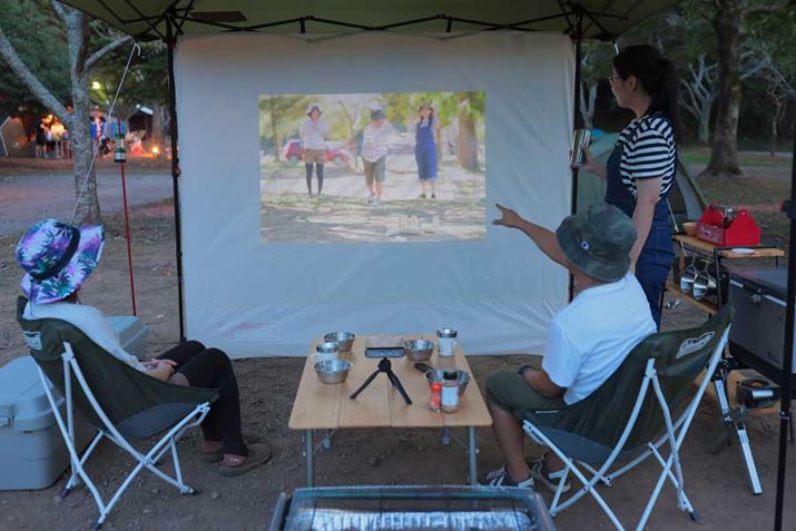 FlƂ̃Lvōŋ߃u[ɂȂĂ̂bNB2`[ɕČJLꂽԂ̗̌lqX}[gtHŎBeĂA[Hɏf{܂Bȕʂł́ÃX[p[VbgAČāvƁA݂Ȃő吷オ