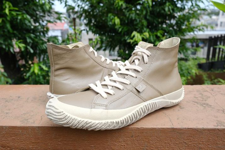 Abp[ɃJK[U[̗pnCJbgXj[J[uSPM-443viXsO[ujBTCYXSi22.5cmj`XLi28.5cmj7ނWJĂAjZbNXŎgpł܂Bʐ^MTCYi25.5cmjł