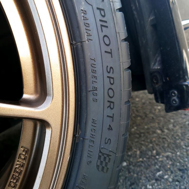 M҂́uBRZv̓JX^}CYɂAԍ25mm_EBTXyV͕W̎dlɔׂĈ܂ԂłA䂦ɃObv͂̍upCbgX|[c4SvƂ͔̑ɂ悢ۂł