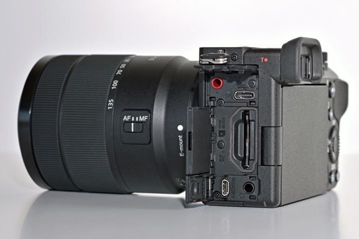 C^[tFCXƂāAHDMI}CN[qi^CvDjAUSB Type-C[qiUSB 3.2 Gen1ΉjAwbhz[qA}CN[q𓋍ځBUSB[qUSB PDɂ鍂[dɑΉĂBL^fBAUHS-IIΉSD[J[hŃVOXbgdl