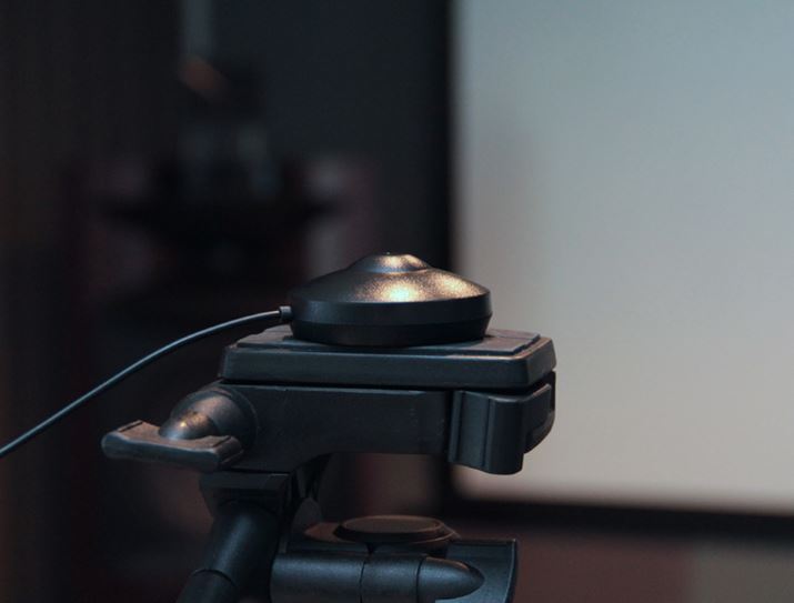 uMCACC Prov̑ɂ͕Kt̃}CNgBuTX-RZ70vŎgminiDSP̕ʔ}CŃuVSA-LX805vłg邪A܂ŁuDirac Livevp