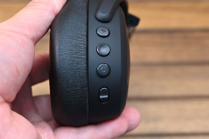 wbhzEɂ́Ae푀p̃{^ԁBȂÁuCrusher ANCvɂ͐Ódeʎ^b`ZT[pӂĂAuCrusher ANC 2vׂ͂ĕ{^/XCb`ő삷`ɂȂĂ