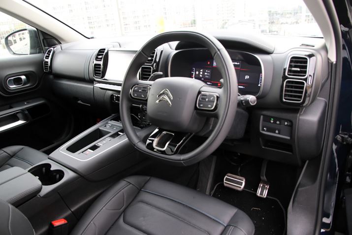 ̃CeÁA_bV{[hhAplȂǂɃu[̃Xeb`肰ȂĂăX^CbV