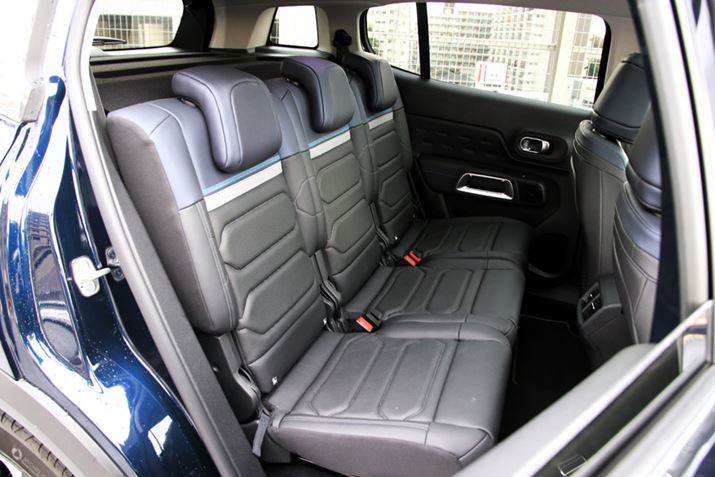 uC5 GANX SUVv́AOȂ̂ǂKȏSn炷uAhoXgRtH[gV[gv̗pĂBx[Xɂ͒ᔽȍxE^pA15mm̂炩ȃX|Wŋݍގ@ɂāA㎿ŉKȍSnĂ