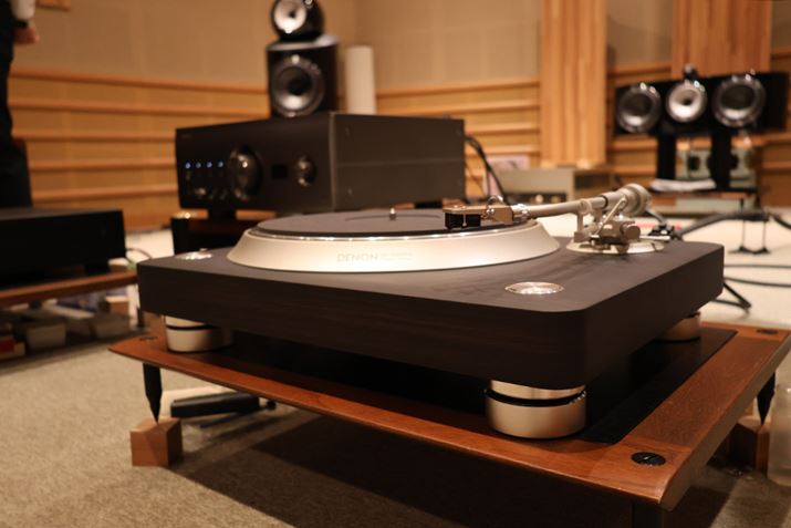 D&Mz[fBOX̎ɂāBvCAv̓fmuPMA-A110vAXs[J[Bowers & Wilkinśu801 D4vBȂAJ[gbW̓fmuDL-103RvBuDP-3000NEvƂ̃J[gbWƂ̑gݍ킹́AuTEh}X^[vRCɓ肾Ƃ