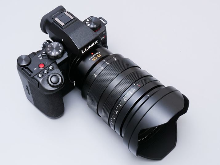 }CNtH[T[YpƂĂ͑啿ȁuLEICA DG VARIO-SUMMILUX 10-25mm/F1.7 ASPH.v𑕒