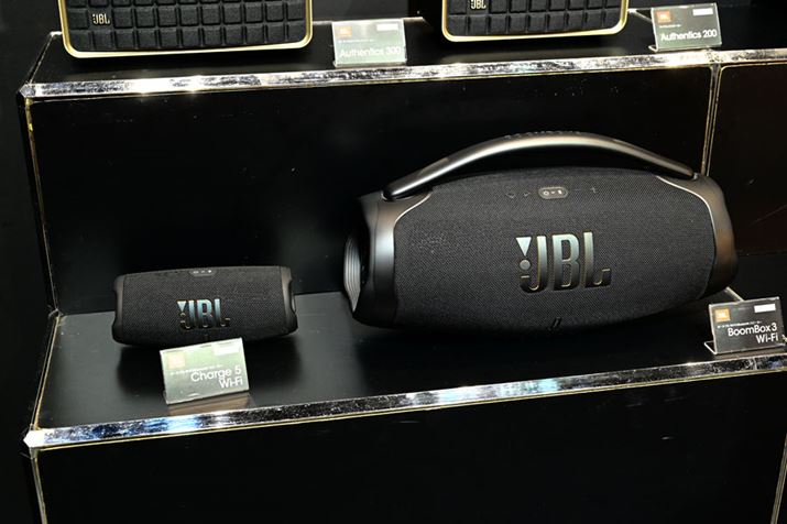 JBLuCHARGE 5 WI-FIviʐ^jƁuBOOMBOX 3 WI-FIviʐ^Ej