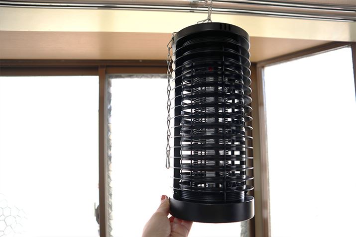 `F[͐Kv܂B{̂̃tbNƃJ[e[𒼐ڈ|܂