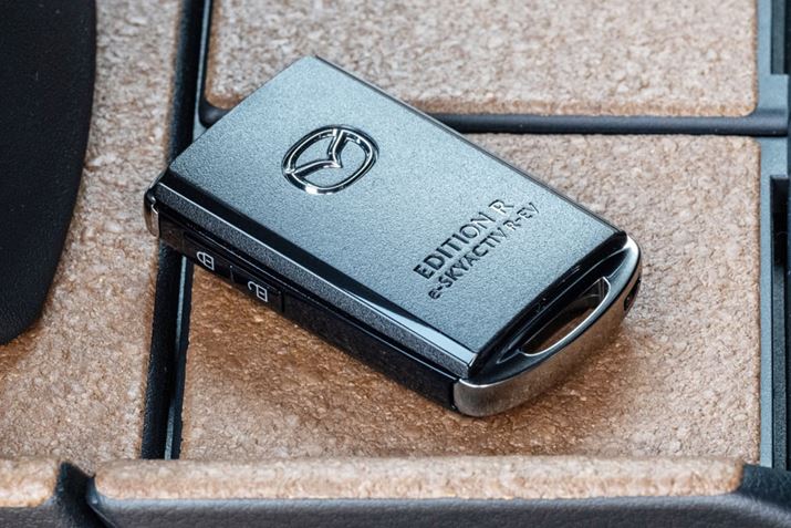 L[tHúAʂ̋ȗuWCṽ[^[Ɠɂ邽߁AۂCADf[^gčoĂB܂ATChXbgAybNXV[̕ƍ킹ȂǁAč荞܂Ă