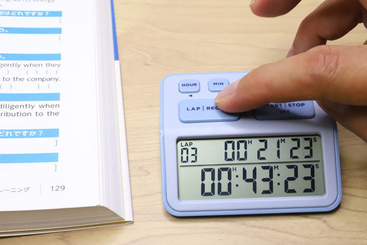 bv^C͍ő99܂ŋL^\B{^xɁAԂƂ̎ԂL^Ă܂