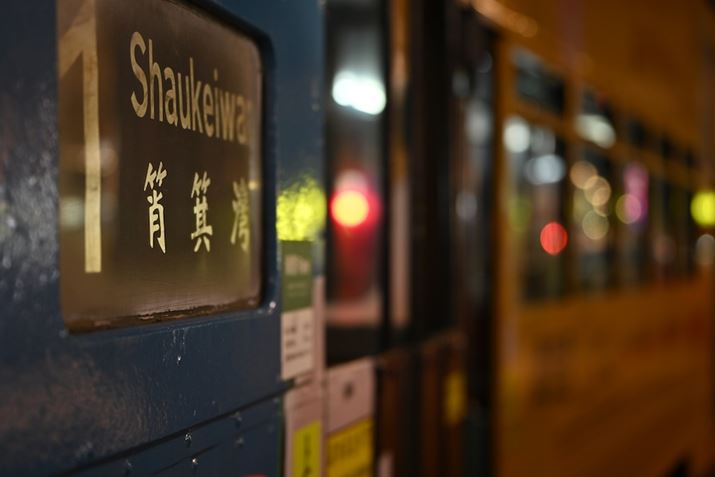 `̏ŒԒ̃gBeBɔ˂X̖ۃ{PɂĂ݂B{P͂炩ɍDۂBۃ{P̂͏d߂ł͂邪A{P̉肪ƂĂ̂ŊX̂߂܂\łĂZ 8ANIKKOR Z 70-180mm f/2.8A70mmAF2.8A1/30bAISO400A-0.3EVAzCgoXFRI[gAsN`[Rg[FX^_[hAANeBuD-CeBOFȂBeʐ^i8256×5504A18.6MBj