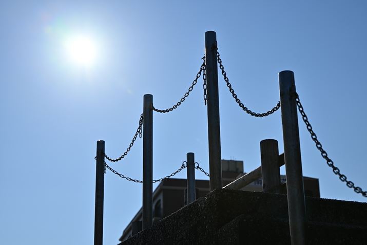 {ÝAuimNX^R[gvȂǂ̍\ȃR[eBO{Ă킯ł͂ȂAt\\ȂBȂ苭žʂ̒[ɓĂ݂ƂAڂÂ炵ČΏȃS[Xg͊mFł̂́A\pIƊZ 8ANIKKOR Z 70-180mm f/2.8A70mmAF8A1/1250bAISO64AzCgoXFRI[gAsN`[Rg[FX^_[hAANeBuD-CeBOFWBeʐ^i8256×5504A14.3MBj