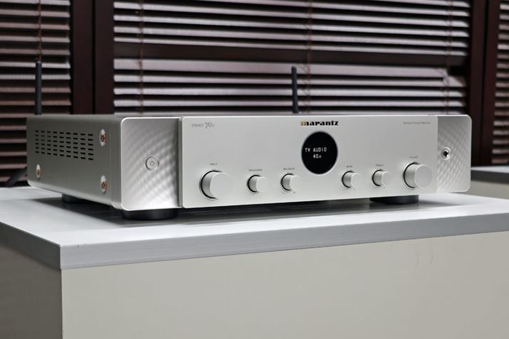 uSTEREO 70sṽVo[S[hf