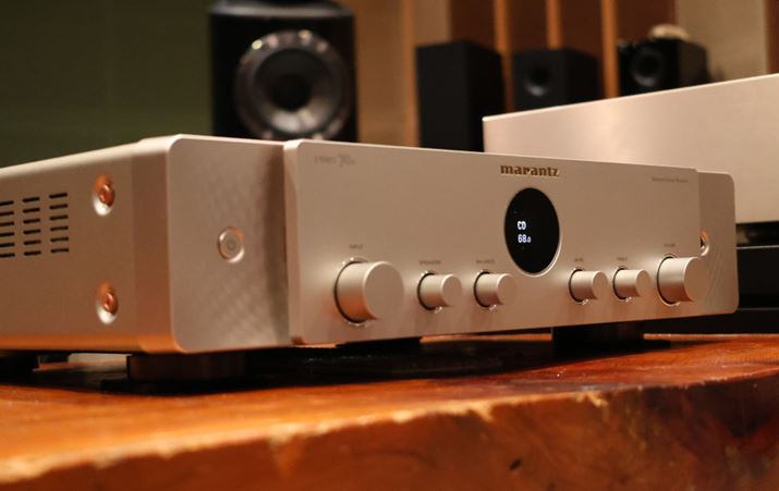 D&Mz[fBOX̎ɂĎ{BXs[J[Bowers & Wilkinśu801 D4v