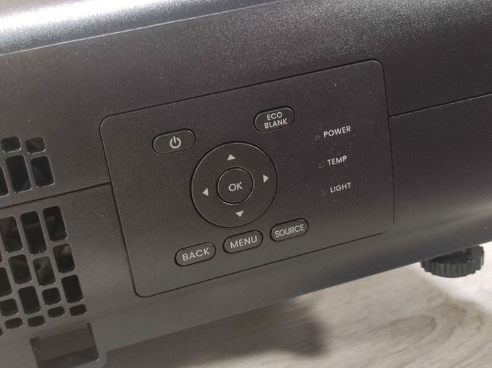 {̍ʂɂ{^pӂĂ邪AANZXɂ̂Ŋ{̓R瑀삷`ɂȂ邾낤